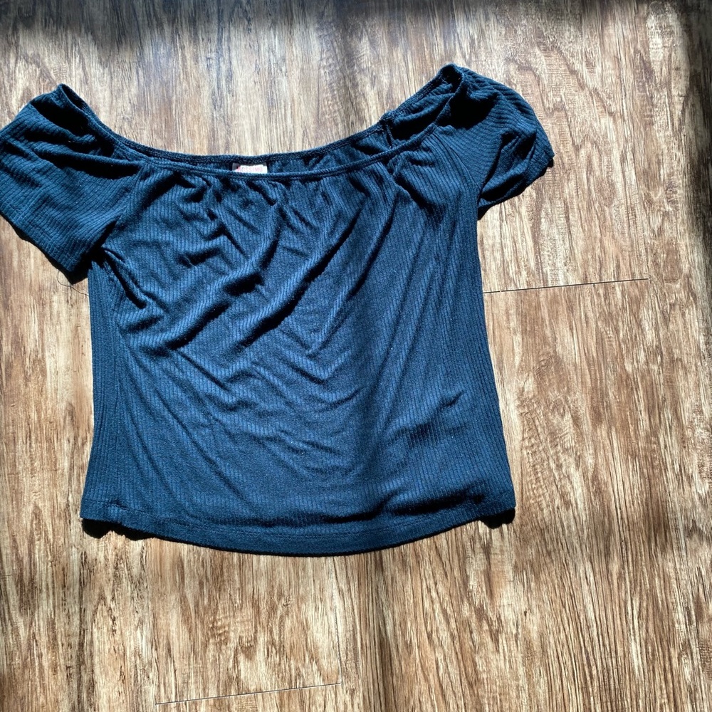 Black cropped off the shoulder
